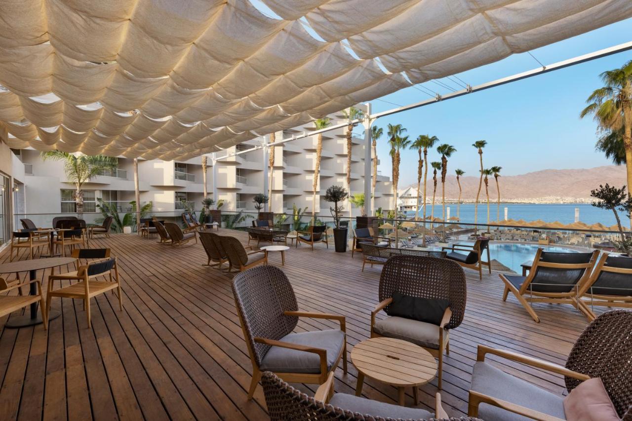 Aria Hotel Eilat Buitenkant foto The pool deck at the Dead Sea