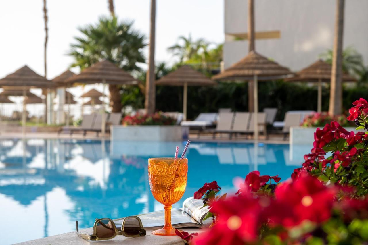 Aria Hotel Eilat Buitenkant foto A glass of Aperol Spritz